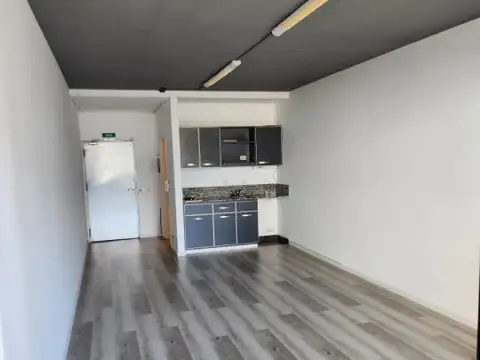 Oficina Comercial con Cochera Fija.