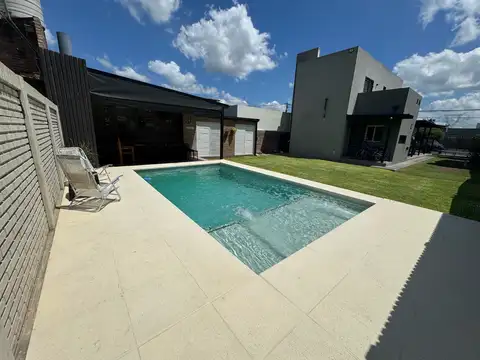 Casa 6 ambientes con 2 baños