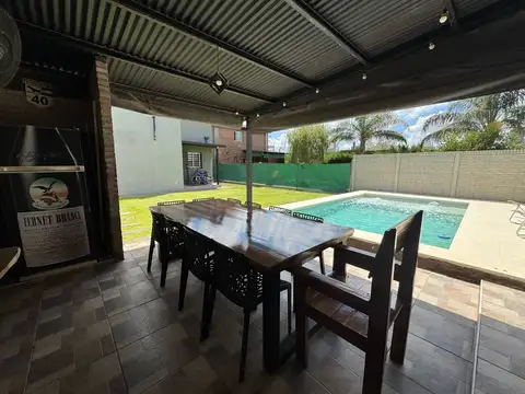 Casa en Venta con 2 cocheras