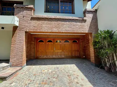 Casa en Venta con 4 cocheras