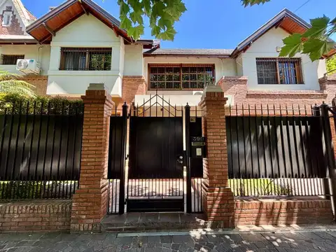 VENTA | CASA | 6 AMBIENTES | 4 COCHERAS | PILETA