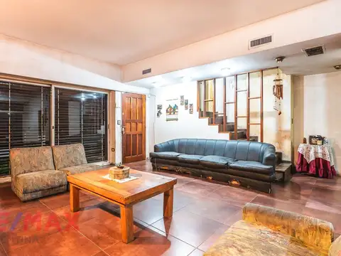 VENTA CASA 6 AMB VILLA SARMIENTO A REFACCIONAR