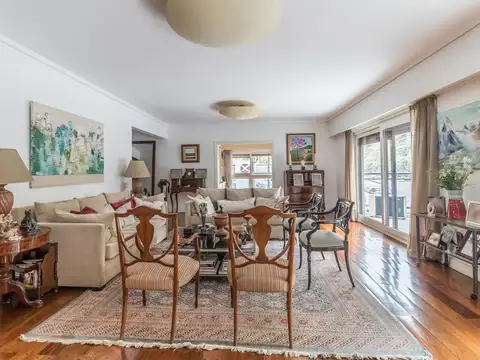 Excelente Departamento en Palermo Chico con 4 dormitorios y balcón.