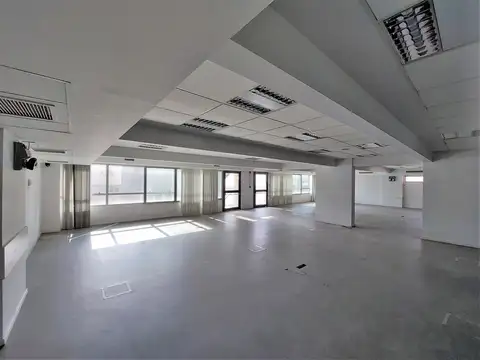 Edificio de oficinas en excelente estado