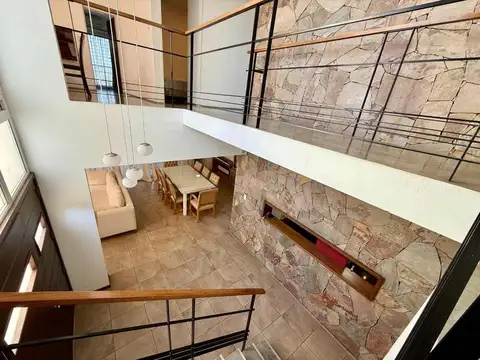 Casa 5 ambientes con 3 baños