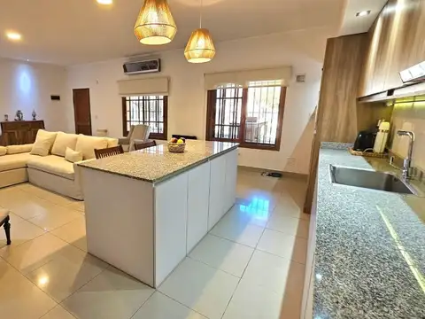 VENTA CASA QUINTA 1100 M2 MORENO ECXEL UBICACION