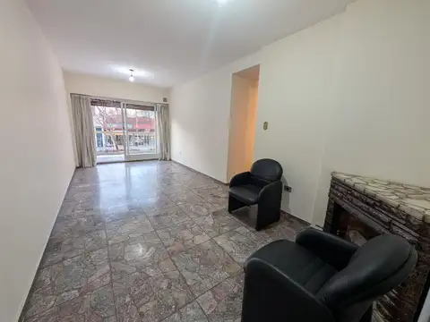 Paternal - Av. San Martín 2300 - 4 Amb. con Patio y Oficina/Consultorio con Entrada Independiente