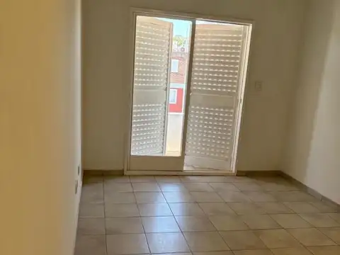 Departamento en Alquiler en Monte Grande, $ 450.000