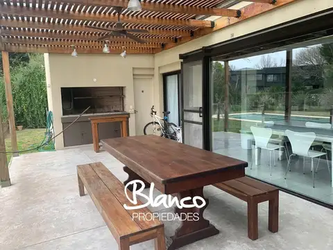 Casa 6 ambientes con 3 baños