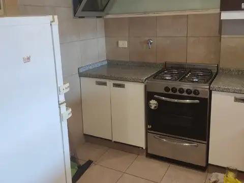 Alquilo Temporario en Recoleta. Amplio 3 Ambientes. Balcón.