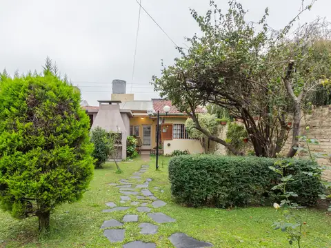 Casa en Venta con 2 cocheras