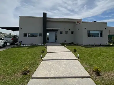 Calle Caceres, B1862