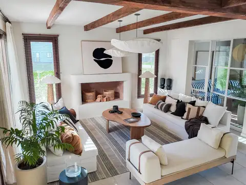 Casa en Venta con 2 cocheras