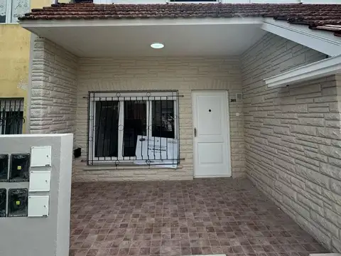 VENTA PH 3 ambientes con patio a la calle en Villa Primera Mar del Plata