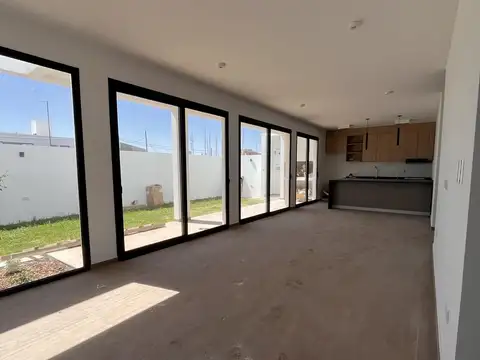 Casa 2 ambientes con 2 baños