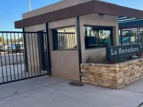 VENTA DE LOTE EN BARRIO PRIVADO LA HERRADURA