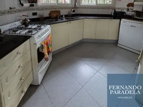 Casa 5 ambientes con 4 baños