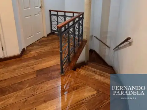 Casa en venta c/ cochera en Parque Leloir