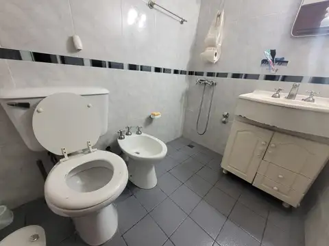 CASA 5 AMB. VENTA SAN JUSTO COCHERA JARDIN