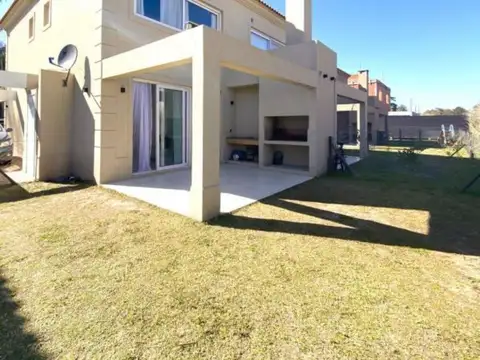 Saravi Village, Pilar