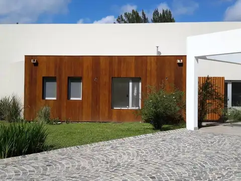 CASA en VENTA, LAS PRADERAS, LUJAN UF 228 (COD 430)