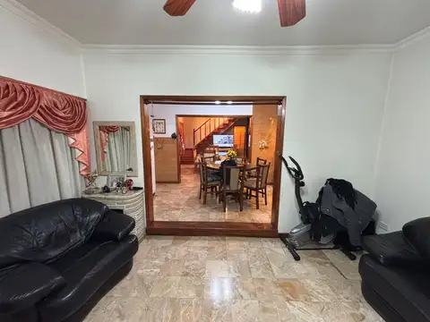 Depto Tipo Casa 4 ambientes con 2 baños
