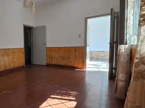 Casa 5 ambientes con 1 baño