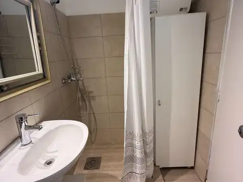 Alquiler monoambiente Pocitos semiamueblado