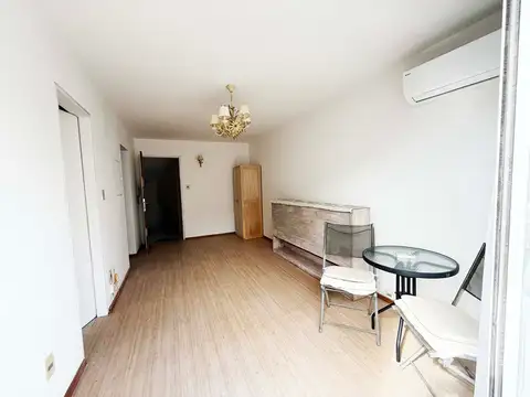 Alquiler monoambiente Pocitos semiamueblado