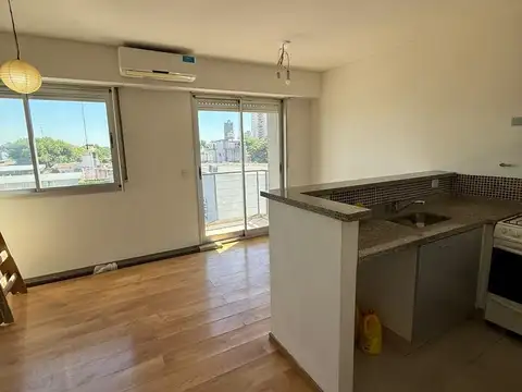 Departamento en Alquiler en Parque Chacabuco, $ 860.000