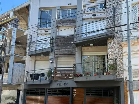 Departamento de dos ambientes con cochera y balcon