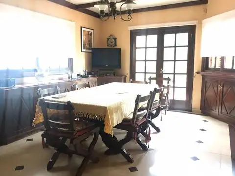 Casa en Venta con 3 cocheras
