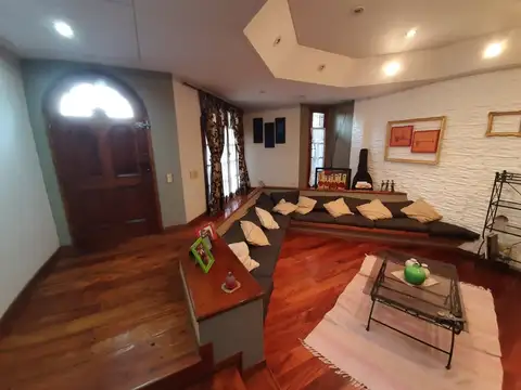 Casa 6 ambientes en excelente estado