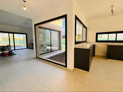 Casa en Venta en Pilar del Este - Santa Elena, USD 200.000