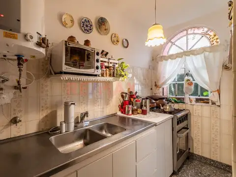 VENTA CASA 5 AMBIENTES TERRAZA COCHERA FLORES