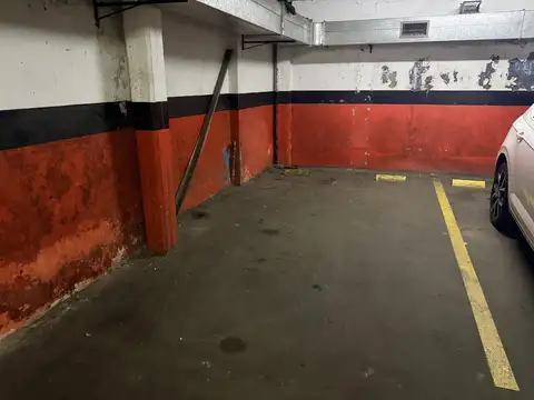 Cochera amplia con espacio para auto y moto! Exc. Ubicación 