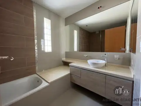 Excelente departamento de categoría a metros de Bv Oroño 3 Dormitorios