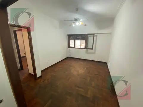 Departamento 3 ambientes sobre Av. H Yrigoyen  Lanús Oeste