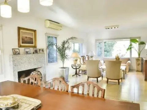 Casa 5 ambientes con 4 baños