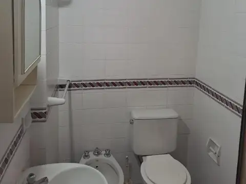 ALQUILO FRENTE AL PARQUE SARMIENTO BALCÓN Y VISTA PANORÁMICA