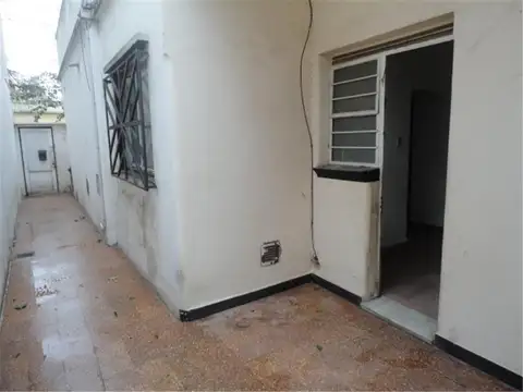 VIVIENDA Y GALPON LOTE 8.66 X 43.- EXCELENTE ZONA