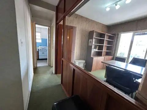 Departamento 2/3 ambientes con balcón al frente y gran versatilidad funcional. Centro de Avellaneda.