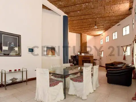 VENTA CASA 4 AMBIENTES EN FLORES COCHERA, APTO CREDITO