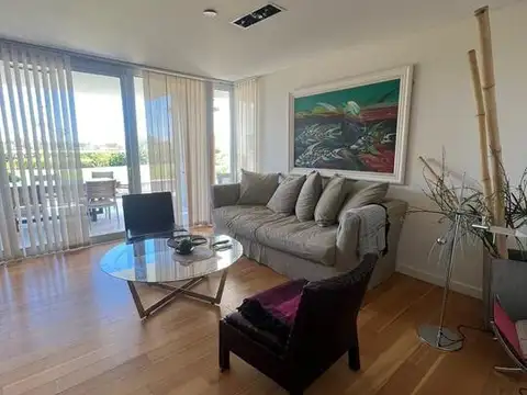 Calle Carlos Linneo 5200