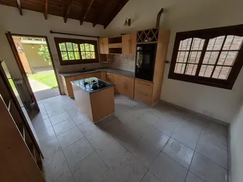 Casa 4 ambientes con 1 baño