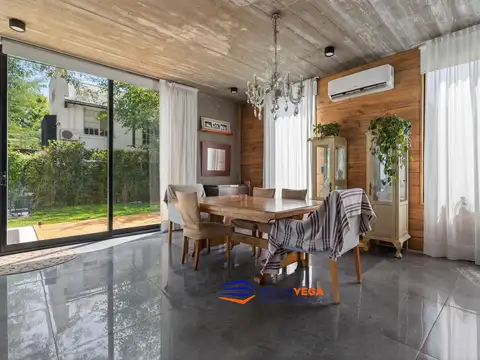 Casa 5 ambientes con 3 baños