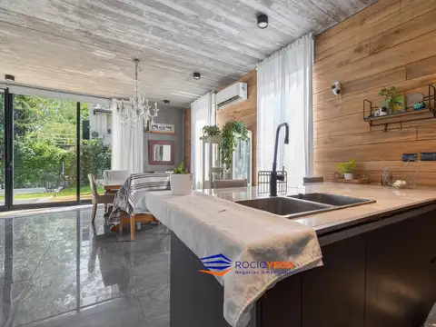 Casa en Venta con 2 cocheras