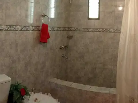 Casa con 3 locales en venta Pablo Podestá