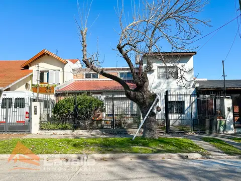 CASA CON DEPARTAMENTO