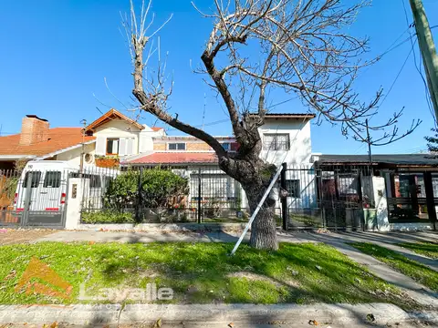 Casa 5 ambientes con 2 baños